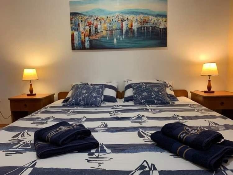 Fresh Apartments Dar Orlic Trogir Ngoại thất bức ảnh